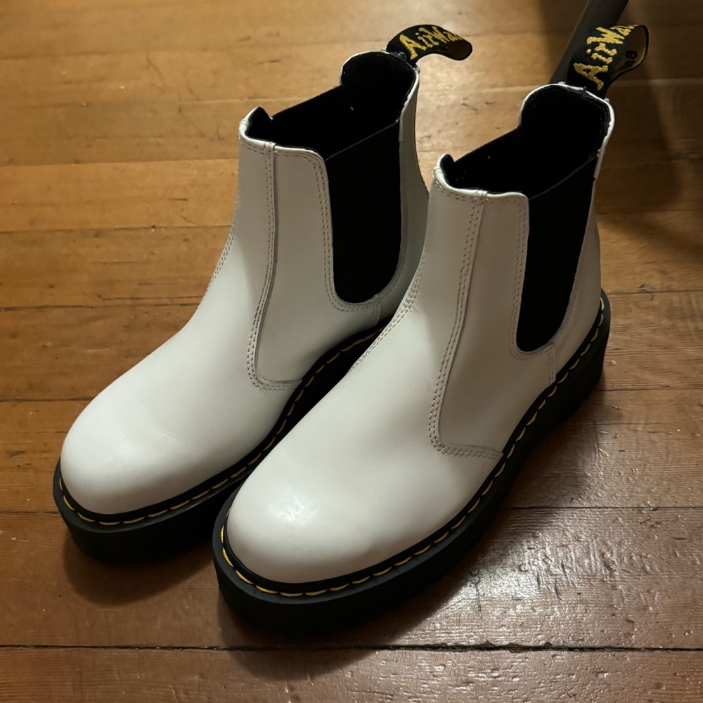 Dr Martens Chelsea Boots